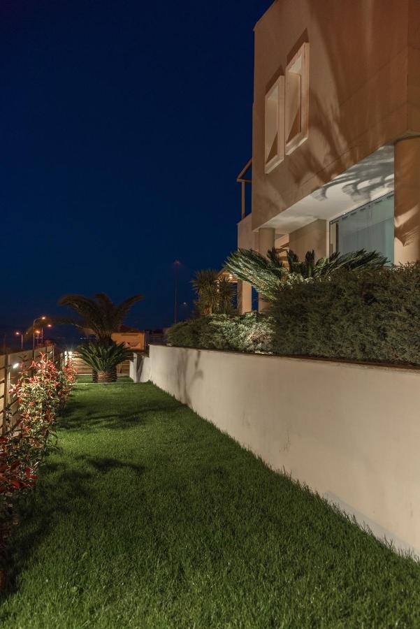 Villa Luminous Nea Iraklitsa Buitenkant foto